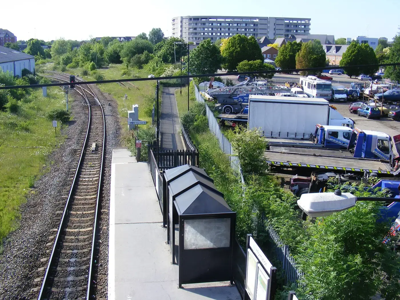 A single platform and track at Bedford St Johns station, looking north